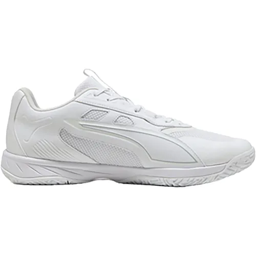 PUMA ACCELERATE PRO 4 Hallenschuh, Gr. 41 - Damen-Sportschuhe in PUMA White-PUMA Silver mit ProFoam Dämpfung für optimalen Komfort und Leistung auf dem Indoor-Court.
