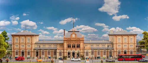 Faller 110132 Hauptbahnhof Neustadt/Weinstr - Modelleisenbahnen-Zubehör, hochwertiger Bahnhof mit flexibler Gestaltung und langlebigen Materialien für anspruchsvolle Modelleisenbahner.