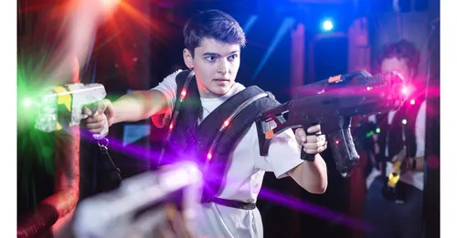 Jochen Schweizer Erlebnisgutschein Lasertag spielen, Entfessele deinen eigenen Krieg der Sterne!