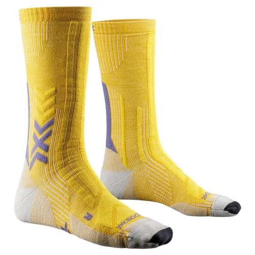 X-Socks Trekking Perform Merino Crew Wandersocke Braun 35-38 - Laufsocken für Outdoor-Enthusiasten, bieten optimalen Komfort und Schutz mit gepolsterten Bereichen und innovativer Luftzirkulation für trockene Füße.
