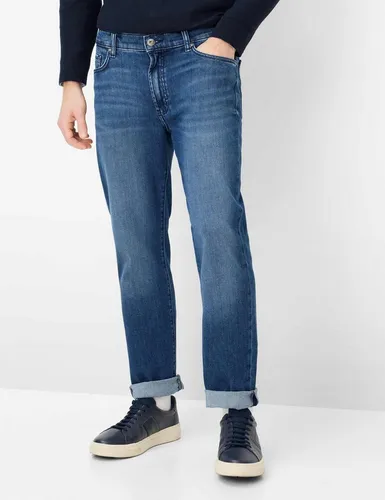 Brax Style CLINT Five-Pocket-Jeans - Entspannt und trendy: Die Five-Pocket-Jeans im Style CLINT bietet einen modernen Look mit geradem Beinverlauf und niedriger Leibhöhe. Hochwertiger Baumwollmix für besten Tragekomfort und Bewegungsfreiheit.