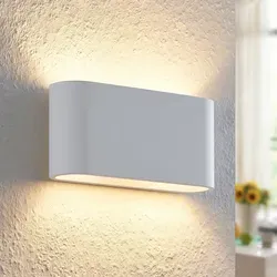 Lindby Wandleuchte Mavora – Dimmbare 2-flammige Wandstrahler - Moderne Wandleuchte aus Gips in Weiß, dimmbar mit effektvoller Lichtabstrahlung nach oben und unten, ideal für stimmungsvolle Wandbeleuchtung.