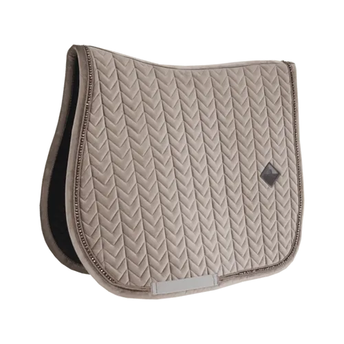 Kentucky Schabracke Full - Beige - Samt - Springen - Elegante Schabracke aus hochwertigem Samt, ideal für den Springsport und sorgt für optimalen Komfort für Ihr Pferd.