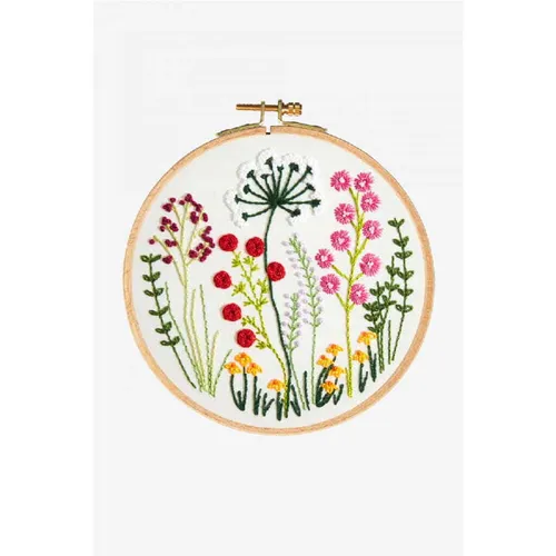 DMC Stickset Landidylle mit Stickrahmen - Kreuzstickerei-Set mit vorbedrucktem Stickbild und hochwertigem Rahmen, ideal für kreative Bastelstunden und erfahrene Handarbeitsliebhaber.