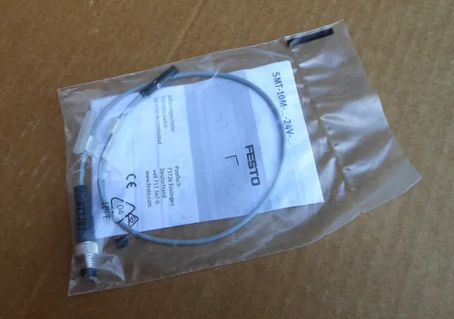 FESTO Näherungsschalter SMT-10M-PS-24V-E-0,3-L-M8D von Festo