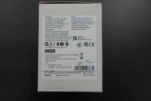 Siemens 3LD2254-1TL53 SENTRON Not-Aus-Schalter 4-polig - Zuverlässiger 4-poliger Not-Aus-Schalter SENTRON 3LD2254, ideal für die sichere Abschaltung von Maschinen und Anlagen. Modularer Aufbau und einfache Montage für vielseitige Einsatzmöglichkeiten.