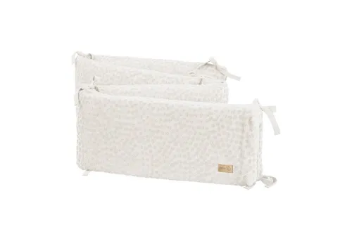 roba® Bettnestchen Seashells - Kuschelige Sicherheit für Ihr Baby - Das roba Bettnestchen 'Seashells' aus hautfreundlicher Bio-Baumwolle sorgt für Geborgenheit und schützt vor Zugluft. Ideal für Babybetten 60 x 120 cm oder 70 x 140 cm, waschbar bei 40°C.