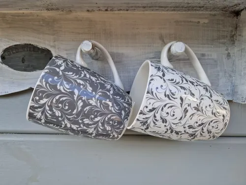 Tassen Landhaus Kaffeebecher Grau Weiss Vintage Ornamente 2 er Set Keramik 350ml