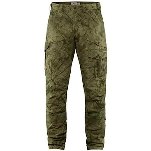 Fjällräven Barents Pro Hunting Trousers - Robuste Funktionshose für die Jagd, gefertigt aus G-1000® Silent Eco für geräuscharmes Bewegen im Wald. Praktische Taschen und UV-Schutz machen sie zum idealen Begleiter.