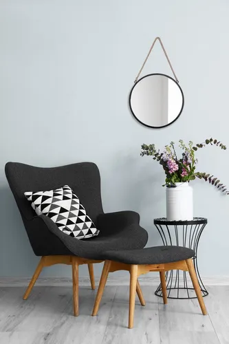 Spiegel Taira - Rundes Design in Schwarz - Hochwertiger Spiegel Taira in Schwarz, aus Metall, Aluminium und Glas. Mit dekorativer Aufhängung und elegantem Rahmen, ideal für jedes Zuhause.