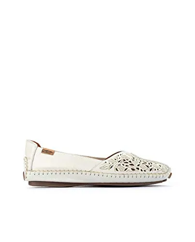 Pikolinos Mokassins Jerez für Frauen – Farbe Blanco - Elegante Slipper aus hochwertigem Leder mit floralem Muster. Ideal für den Alltag, einfach hineinschlüpfen und den Komfort genießen. Perfekt für stilbewusste Frauen!