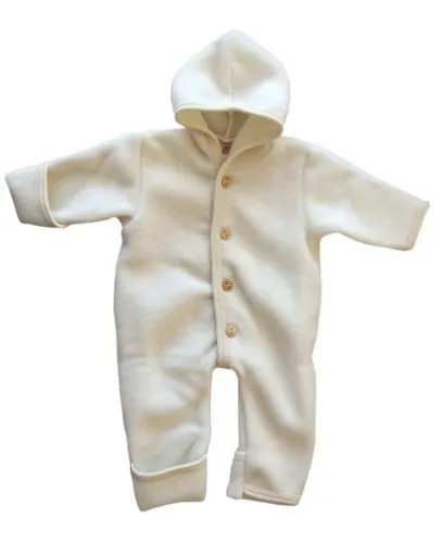 Engel Naturtextilien Baby Fleece Overall mit Kapuze - Winteroverall aus Bio Merinoschurwolle (kbT), bietet optimalen Kälteschutz und ist hautfreundlich. Ideal für Kinderwagen und Auto, mit praktischen Holzknöpfen für einfaches An- und Ausziehen.