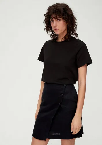 s.Oliver Minirock mit asymmetrischer Knopfleiste - Modischer Leinenrock im Slim Fit, ideal für warme Tage. Aus 100% Leinen gefertigt, sorgt er für ein angenehmes Tragegefühl und einen stilvollen Look.