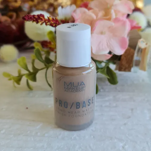 MUA Pro Base Long Wear Matte Finish Foundation -Nr 180 -Neu