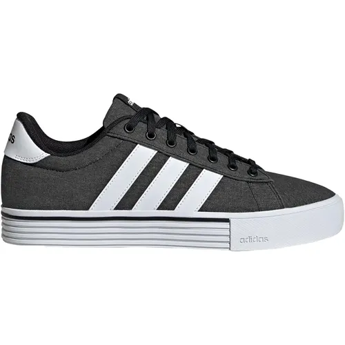 adidas Unisex Daily 4.0 Shoes - Stylische Sneakers für jeden Tag - Damen-Sneaker mit regulärer Passform, verstärktem Zehenbereich und rutschfester Gummiaußensohle für optimalen Komfort und Halt.