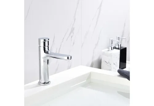 Bernstein Waschtischarmatur 8211 – Elegante Badarmatur in wählbaren Farben - Moderne Waschtischarmatur 8211 mit Drehgriff, in Chrom, Schwarz matt und Gunmetal erhältlich. Mit wasser- und energiesparendem Neoperl Strahlregler für eine einfache, präzise Bedienung.