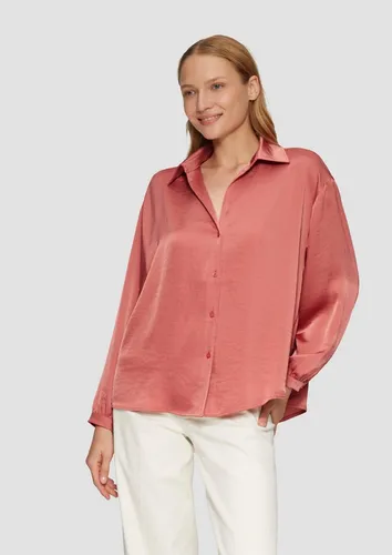s.Oliver Satinierte Bluse mit V-Ausschnitt in Papaya - Damenbluse mit entspannter Passform, fließendem Satin und überschnittenen Schultern – perfekt für einen eleganten Look.