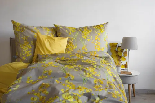 fleuresse Bettwäsche Mako-Satin 200x220 Mimose Blüten - Exklusive 3-teilige Bettwäsche aus 100% merzerisierter Baumwolle, mit elegantem Seidenfinish. Hautsympathisch und weich, ideal für erholsamen Schlaf. Waschbar bis 60°C, trocknergeeignet.