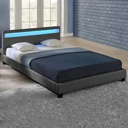 Corium LED Polsterbett Paris 180x200cm - Modernes Doppelbett aus Kunstleder mit stimmungsvollem LED-Licht und gepolstertem Kopfteil für eine elegante Schlafzimmeratmosphäre. Inklusive Lattenrost und Fernbedienung.