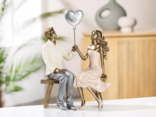 GILDE Deko Figur Paar Herz Ballon - Statuen - Verliebtes Pärchen auf Bank mit Herzballon, ideal als Geschenk zur Hochzeit oder für verschiedene Anlässe, modernes Design für jeden Einrichtungsstil.