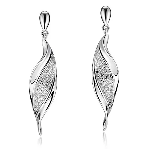 MATERIA Zirkonia Ohrstecker 925 Silber - Elegante Damen Ohrringe mit Glanz - Ohrringe für Damen aus 925 Sterling Silber, rhodiniert und besetzt mit 26 funkelnden Zirkonia, perfektes Accessoire für jeden Anlass, Lieferung in eleganter Schmuckschachtel.