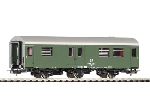 PIKO H0 53022 - Reko-Wagen Gepäck, Dage DR IV - Modelleisenbahn – Historischer Reko-Wagen der DR, ideal für Ihre Sammlung und zur Bereicherung von Modellbahnprojekten.
