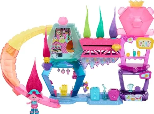 Mattel DREAMWORKS TROLLS Gemeinsam Stark - Furchtberg Spielset mit Königin Poppy und Rutsche, Snackbar, Ankleidezimmer und ein Feuerwerk haariger Überraschungen, für Kinder ab 3 Jahren, HNV37