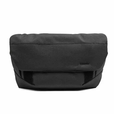 Peak Design Field Pouch Zubehörtasche (Black V2) BP-BK-3 - Kofferwaagen für Fotografie und Outdoor, erweiterbare Kapazität von 1,5 l auf 3 l für zusätzlichen Stauraum und wetterfestes Design für optimalen Schutz.
