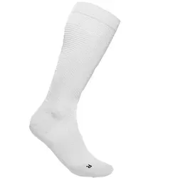 Bauerfeind Sports Damen Run Ultralight Compression Socks M Weiß - Sportsocken mit gezielter Kompression für optimale Wadenunterstützung beim Trailrunning. Ultraleicht und atmungsaktiv für höchsten Komfort, selbst bei warmem Wetter.
