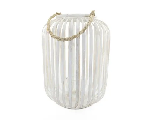 BOURGH Kerzenlaterne VILLAPIANA - Handgemachtes Bambus Windlicht 42cm - Kerzenhalter VILLAPIANA: Diese handgefertigte Bambuslaterne sorgt für eine romantische Atmosphäre und ein warmes Licht. Ideal für Balkon und Terrasse, nachhaltig und perfekt für den täglichen Gebrauch.