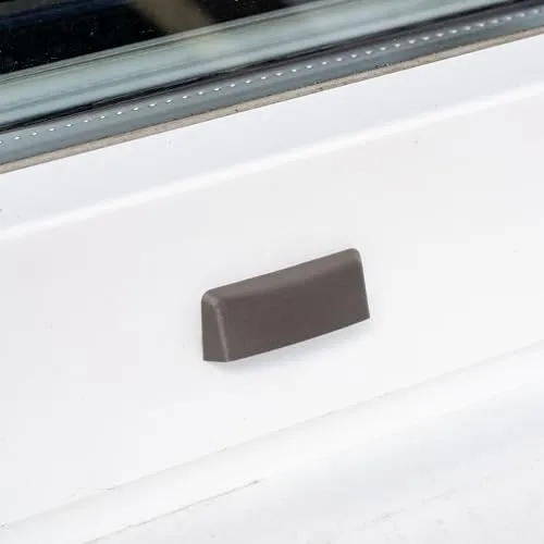 Fensterschlitzkappen, 12 Stück, Braun RAL 8019, Abdeckung für Schlitz Fräsungen ab 24 bis 35 mm Länge, Wasserschlitzkappen für Kunststoff- und Aluminiumprofil Fenster Rahmen, Kappe Fensterentwässerung