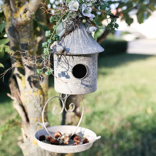 Deko Vogelhaus Metall Antik - Hängedeko für Garten und Balkon - Vogelhäuser: Stilvolles antikes Design aus Metall, ideal für die Verschönerung Ihres Gartens oder Balkons.