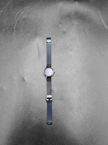 BERING Damen Analog Quarz Classic Collection Armbanduhr - Elegante Armbanduhr aus Edelstahl, ideal für stilbewusste Frauen. Zeitloses Design und präzise Quarz-Technologie für zuverlässige Zeitmessung.