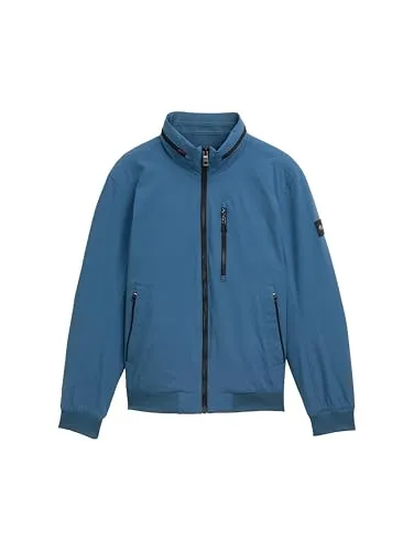 TOM TAILOR Herren Blouson Jacke 1046226, 38224-Real Teal Blue, M - Funktionsjacke mit verstaubarer Kapuze, wasser- und schmutzabweisend, ideal für Herbst und Winter. Praktische Taschen und Regular Fit für optimalen Komfort.