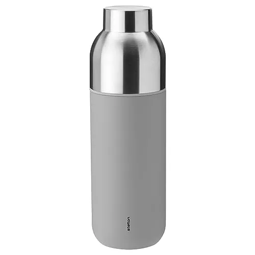 Stelton Keep Warm Isolierflasche 0,75l light grey – stilvoll und funktional - Thermobehälter mit doppelwandiger Edelstahlkonstruktion, hält Getränke bis zu 24 Stunden heiß und 48 Stunden kalt. Ideal für Büro, Ausflüge und unterwegs.