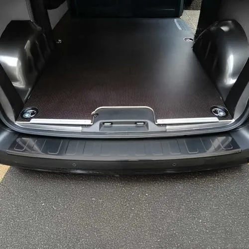 OMAC Ladekantenschutz für Peugeot Traveller 2016-2025 L3 RS - Eleganter Schutz - Abdeckblenden, langlebig und rostbeständig aus Edelstahl, schützt effektiv die Ladekante vor Kratzern und Stößen. Einfache Installation in wenigen Minuten ohne Bohren!