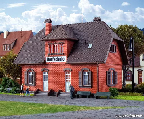 Vollmer H0 43570 - Kleine Dorfschule Bausatz - Gebäude, Tunnel, Brücken - Detaillierter Bausatz im Maßstab 1:87 für realistische Modelleisenbahnanlagen, ideal für den Aufbau charmanten Dorf-Settings.