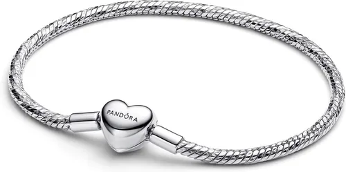 PANDORA Damenarmband Facettiert mit Herzverschluss 18 cm - Elegantes Charm-Armband mit facettiertem Design und silbernem Herzverschluss. Ideal für individuelle Styles und besondere Anlässe.