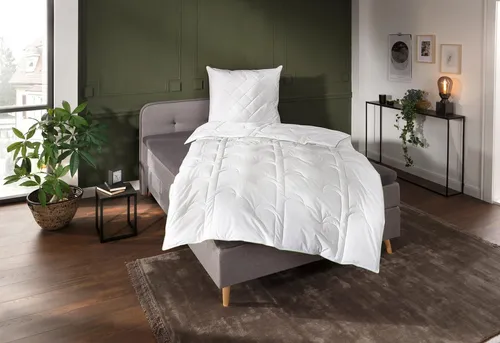 QUEENS TEXTILES Naturfaserbettdecke Iris 200x200 cm - Bettdecke aus hochwertigen Naturfasern, feuchtigkeitsregulierend und ideal für Allergiker, mit samtweichem Baumwollbezug.