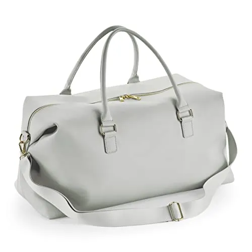 BagBase BG760 Boutique Weekender - Soft Grey - Eleganter Seesack aus 100% Kunstleder mit weichem Innenfutter und extra langem Reißverschluss für einfache Anpassung. Praktische Innentasche für Wertsachen.