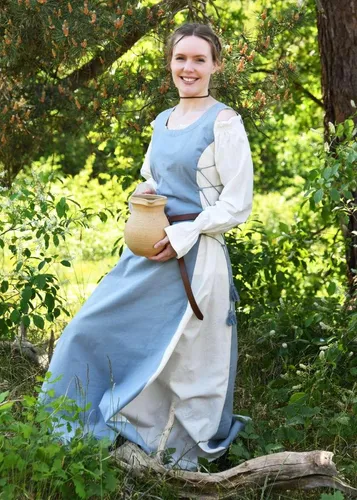 Battle-Merchant Ärmelloses Mittelalterkleid Jarle – Damen Wikinger Träger-Kleid (XXL, Blaugrau/Natur) - Locker geschnittenes Sommerkleid mit individueller Schnürung an der Taille. Ideal für Mittelaltermärkte, LARP oder Karneval. Aus 100% Baumwolle für hohen Tragekomfort.