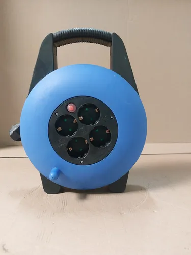 AS Schwabe 16094 Kabeltrommel 10.00m Schwarz - Kabeltrommel mit Schutzkontakt-Winkelstecker, ideal für den Einsatz im Außenbereich und sorgt für eine sichere Stromversorgung.