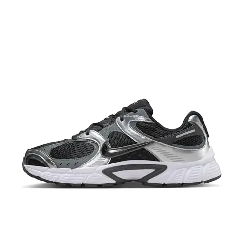 NIKE Herren Freizeitschuhe V5 RNR - Laufschuhe mit leichtem Chunky-Style und Schaumstoff-Mittelsohle für optimalen Tragekomfort. Metallic-Details und 3D-Swoosh-Logo sorgen für einen modischen Look im Alltag.