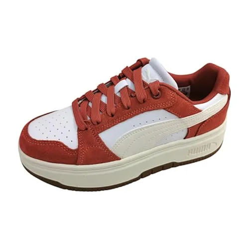 PUMA Rebound Femme Low Suede Sneakers Damen - Sneaker im 80er-Jahre Basketballstil, kombiniert Komfort und trendigen Look. Ideal für Alltag oder Sport, in der trendigen Farbe White Frosted Ivory Exotic Red.