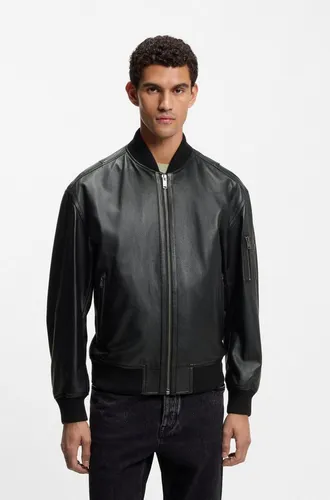 BOSS ORANGE Lederjacke Jakri schwarz XXXL (56) - Stylische Lederjacke aus 100% Lammleder in edlem Schwarz, ideal für einen lässigen Look. Mit Rippbündchen und praktischen Reißverschlusstaschen.