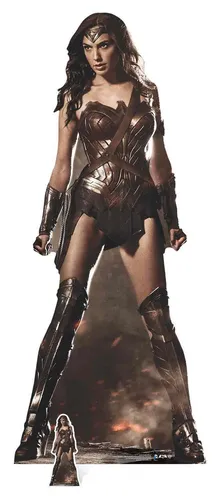 Wonder Woman Pappaufsteller - Lebensgroß und Mehrfarbig - Lebensgroßer Pappaufsteller von Wonder Woman für kreative Partydekoration. Ideal für Geburtstagsfeiern, Firmenfeiern und mehr. Einfach auspacken und aufstellen, platzsparend zusammenfaltbar.