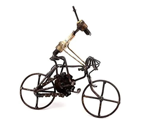 Brillibrum Design Metallmännchen Radfahrer | Handmade | Variante Fahrradfahrer | Upcycling Zündkerzenfigur | 20x8x20 cm