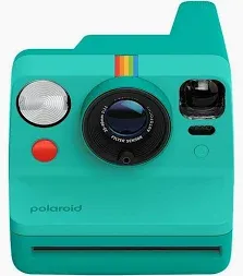 Polaroid Originals Now Gen3 Sofortbildkamera in Rosa - Die Polaroid Now Gen3 ist eine kompakte Sofortbildkamera in Pink, ideal für kreative Momente. Perfekt für den Einsatz bei Events und im Alltag, um Erinnerungen sofort festzuhalten.