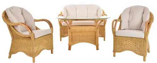 Krines Home Sitzgruppe Set 92/B Honig – 4-teilig - Elegante 4-teilige Rattan-Sitzgruppe in Honig mit 2 Sesseln, Zweisitzersofa und Glastisch. Handgefertigt aus hochwertigem Rattan, ideal für stilvolle Garten- und Terrassengestaltung.