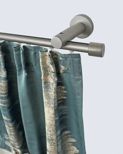 GARESA Gardinenstange KEA, Ø 20 mm, 1-läufig - Hochwertige Gardinenstange aus Aluminium und Holzwerkstoff, maßgefertigt für perfekte Passform und einfache Wandmontage. Ideal für stilvolle Fensterdekoration.